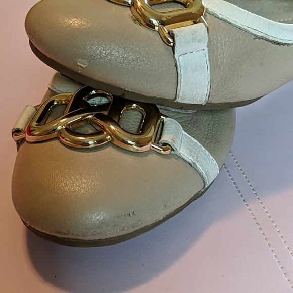 Timeless Classic Flats - Picture 4 of 5